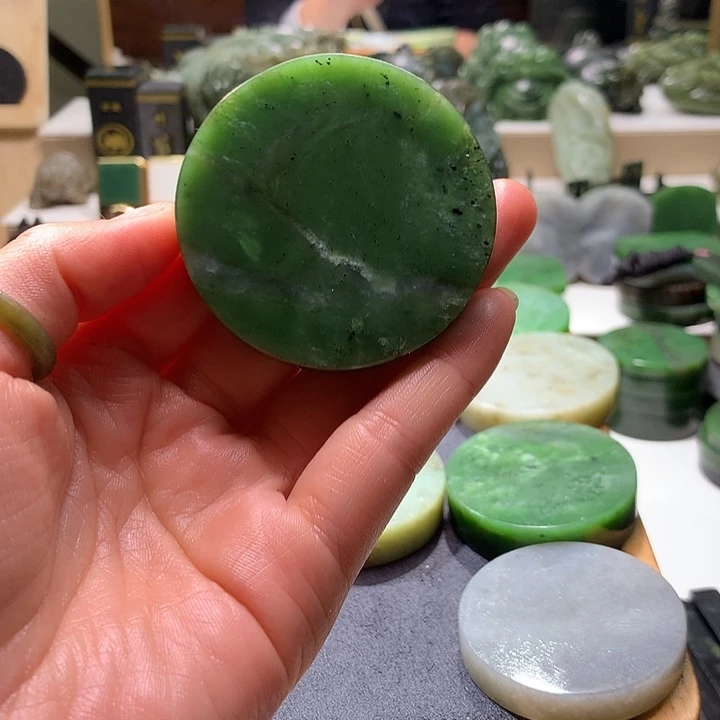 新***姐和田玉（糖玉）未镶嵌珠宝半成品