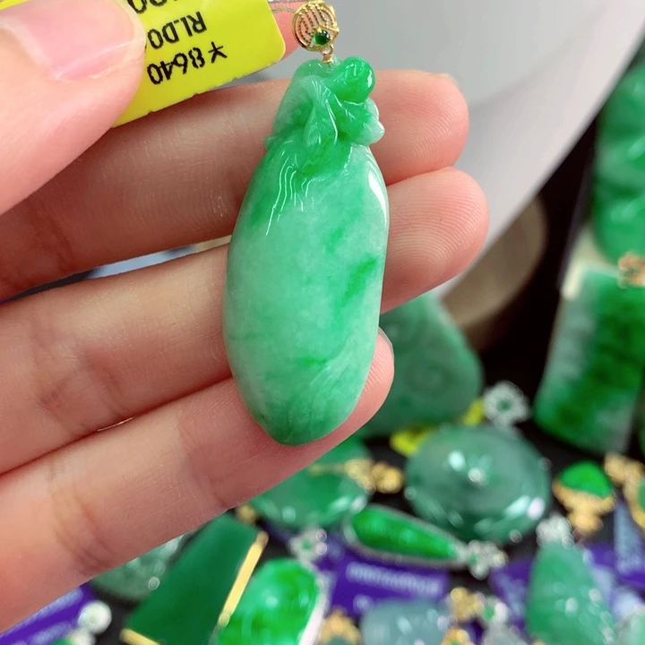 吊坠(不含链)18K金镶嵌翡翠