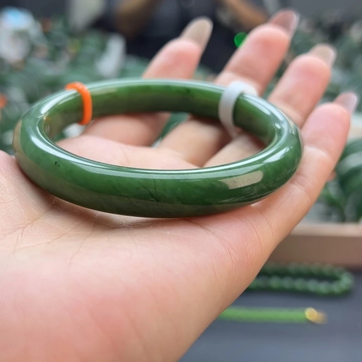 和田玉（碧玉）未镶嵌手镯