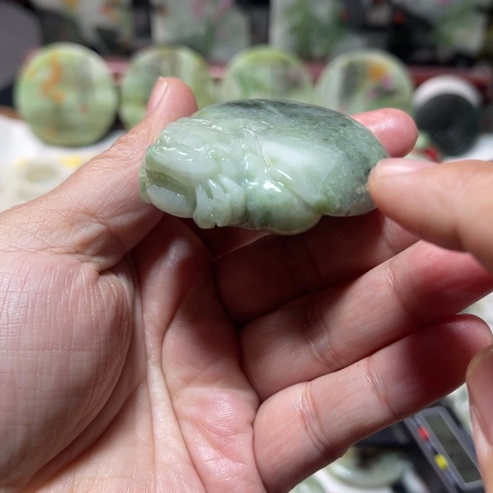 独山玉未镶嵌颈饰