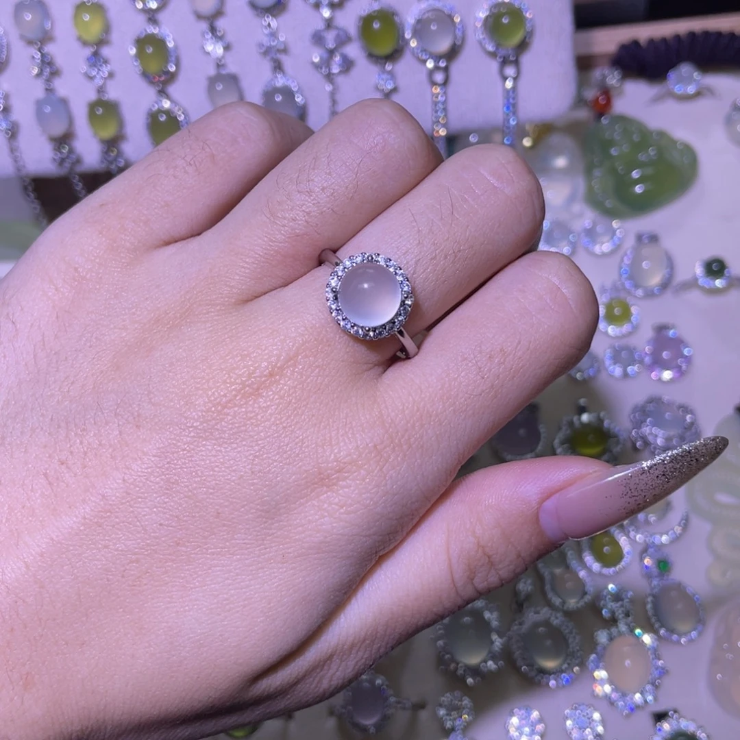 天然白冰银镶玉戒指