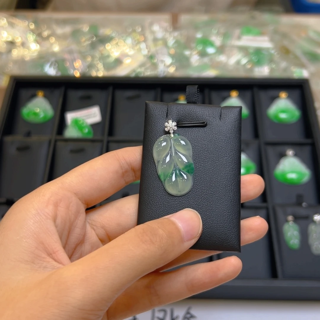 吊坠(不含链)18K金镶嵌翡翠