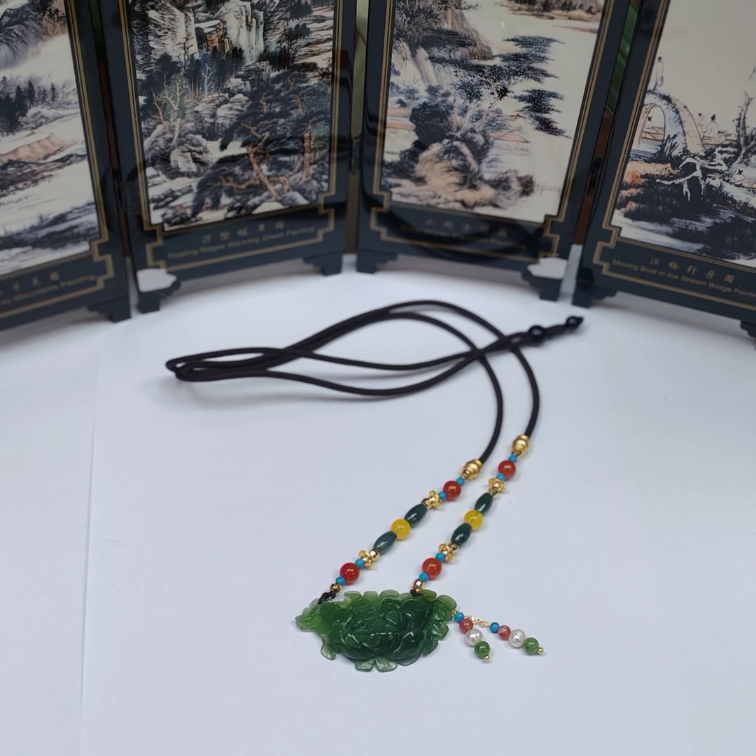 50-55尺寸和田碧玉精美牡丹花流苏挂件(半珠链)
