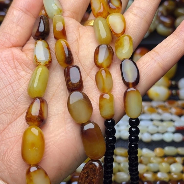 杨***富和田玉未镶嵌手链