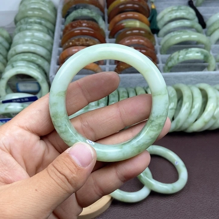 蛇纹石玉手镯未镶嵌静****