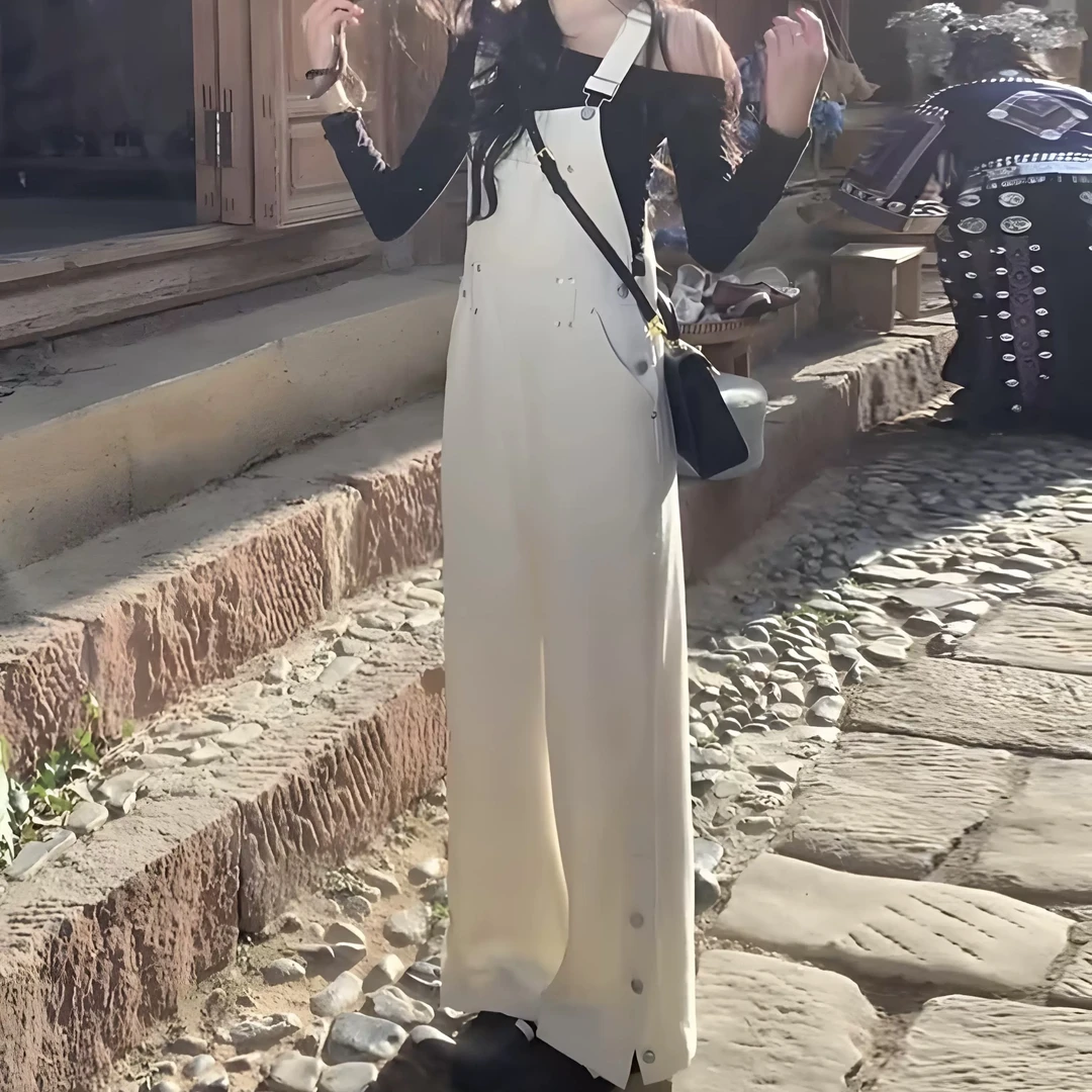 西西 设计感ins风露肩打底+背带裤