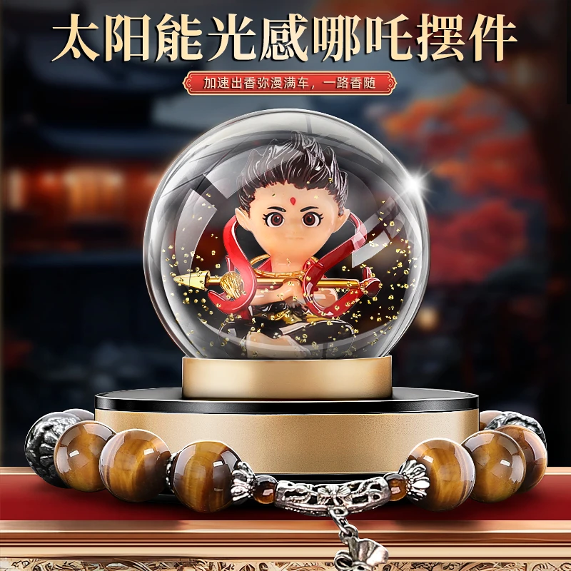 2025新款哪吒汽车摆件车内饰品车载香薰太阳能中控台装饰品高档男