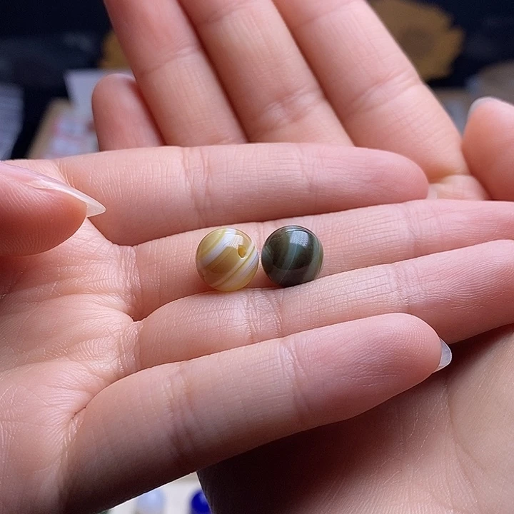 未镶嵌颈饰玛瑙/玉髓.**末