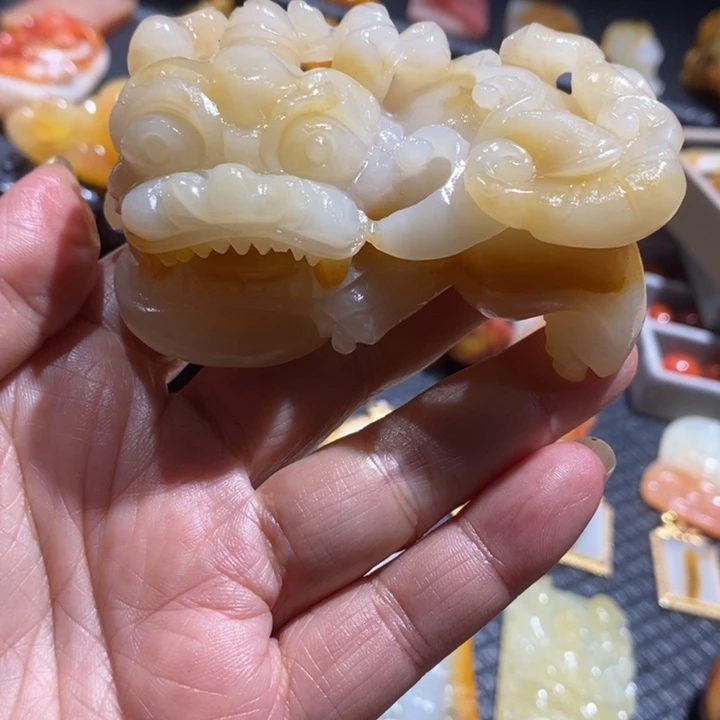 石英质玉（黄龙玉）未镶嵌颈饰