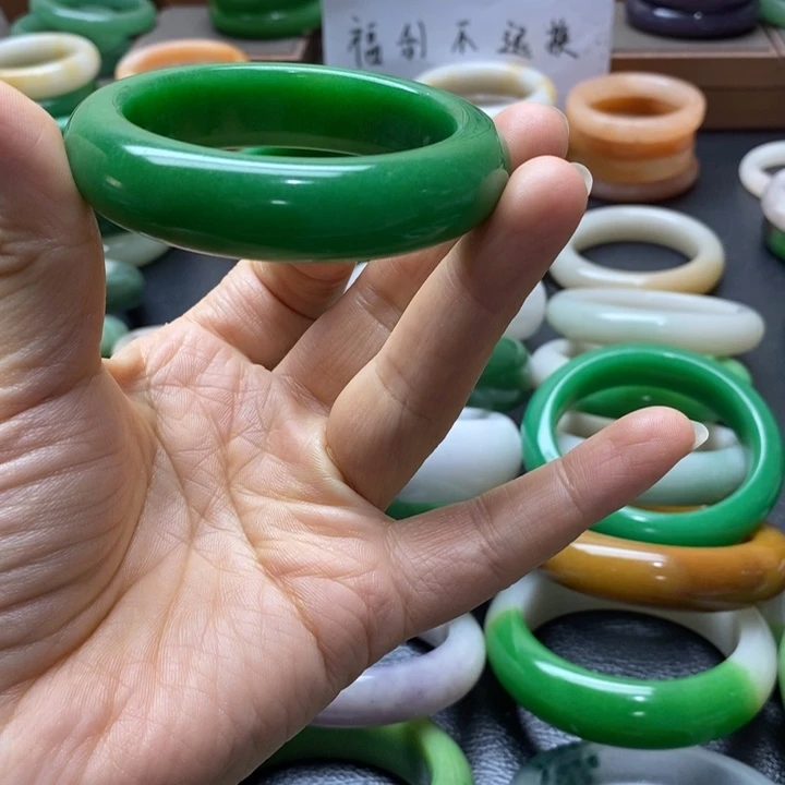 石英质玉手镯未镶嵌艾*