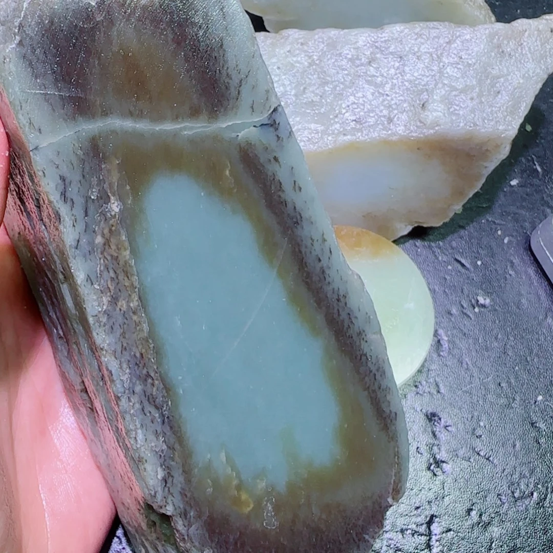 胡***子和田玉未镶嵌珠宝半成品