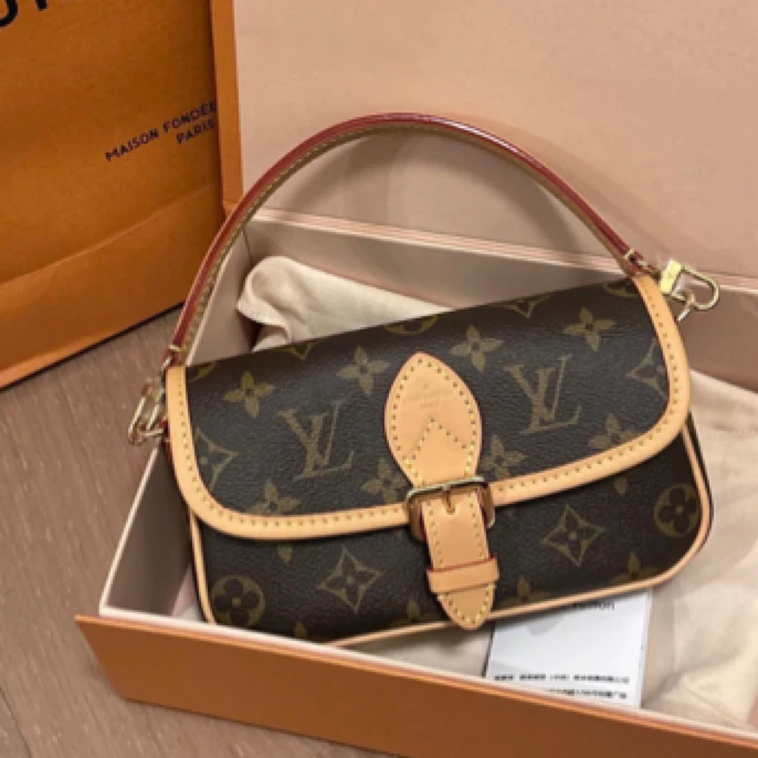 99新 LouisVuitton/路易威登 老花Mini 法棍包