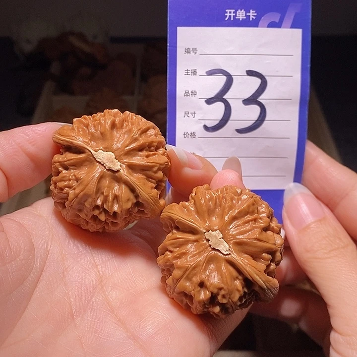 文玩核桃把件宫灯42左右石膏底