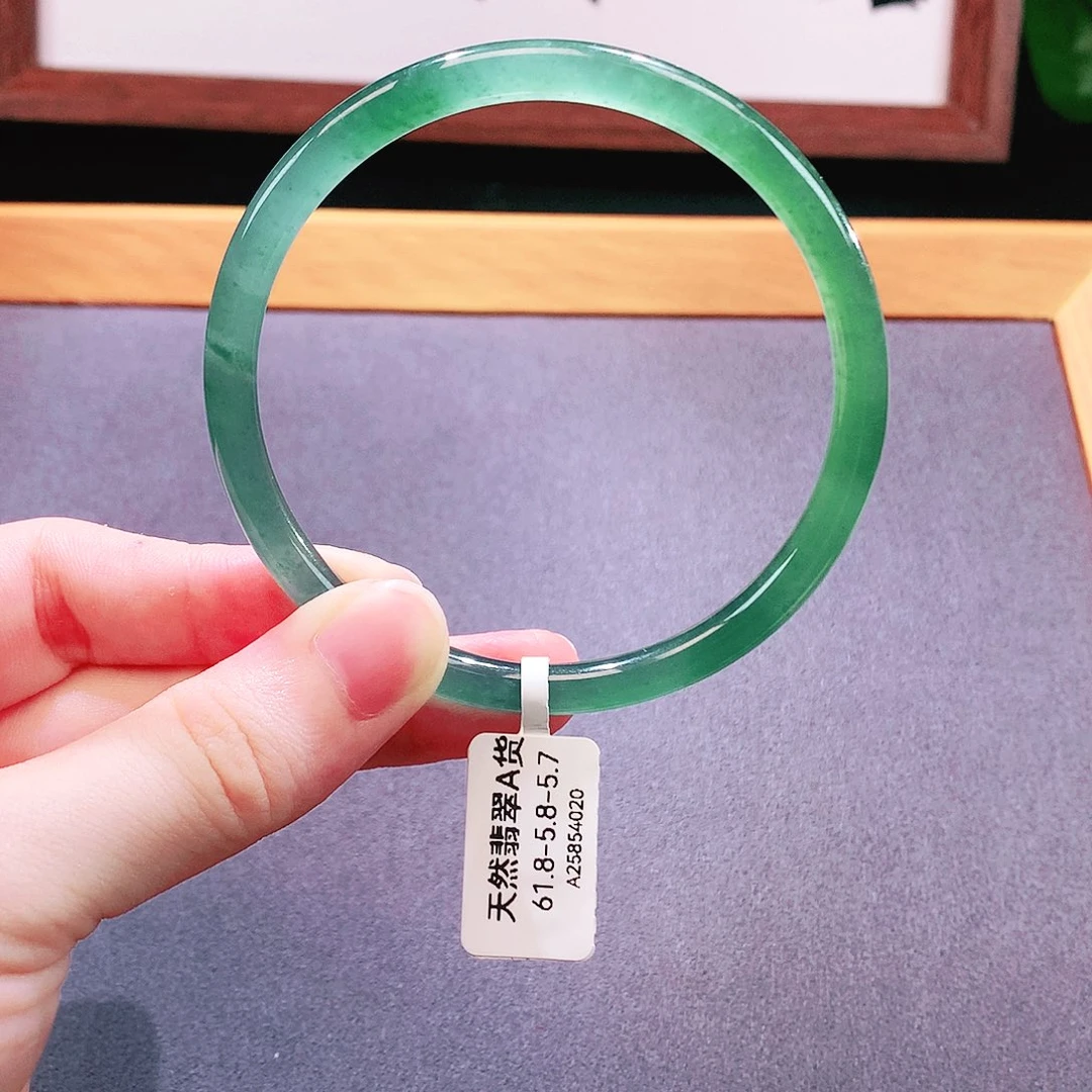 翡翠手镯未镶嵌天然翡翠