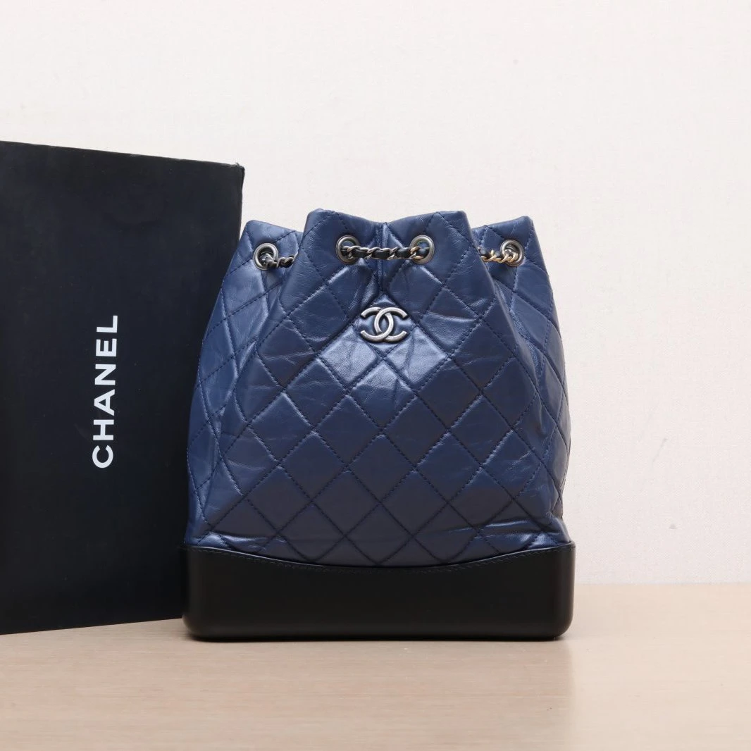 95新 Chanel/香奈儿 小花双双 流浪 双肩包 中号 蓝色 皮革C 26开
