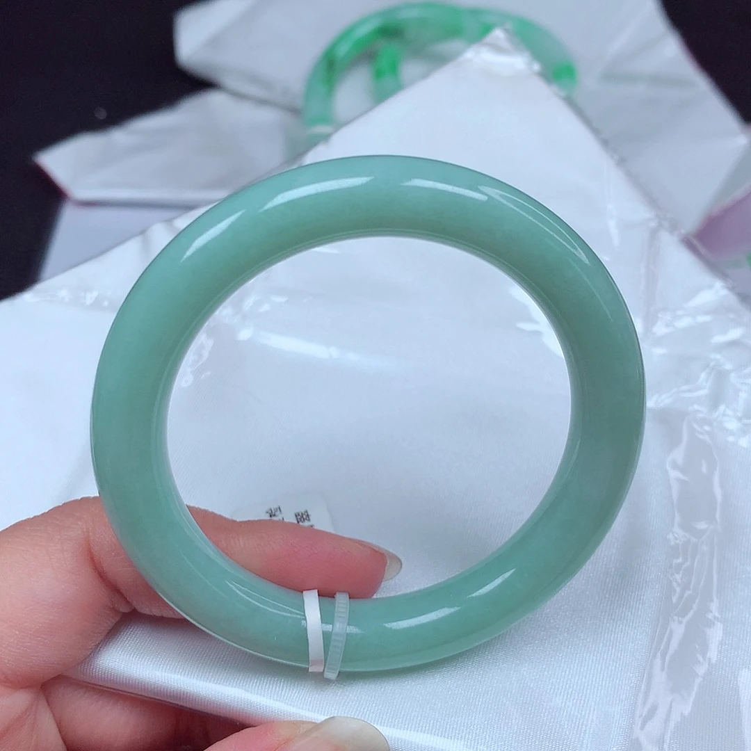 翡翠手镯（圆镯）未镶嵌