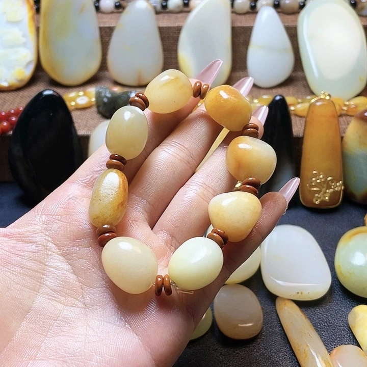 和田玉颈饰足银镶嵌