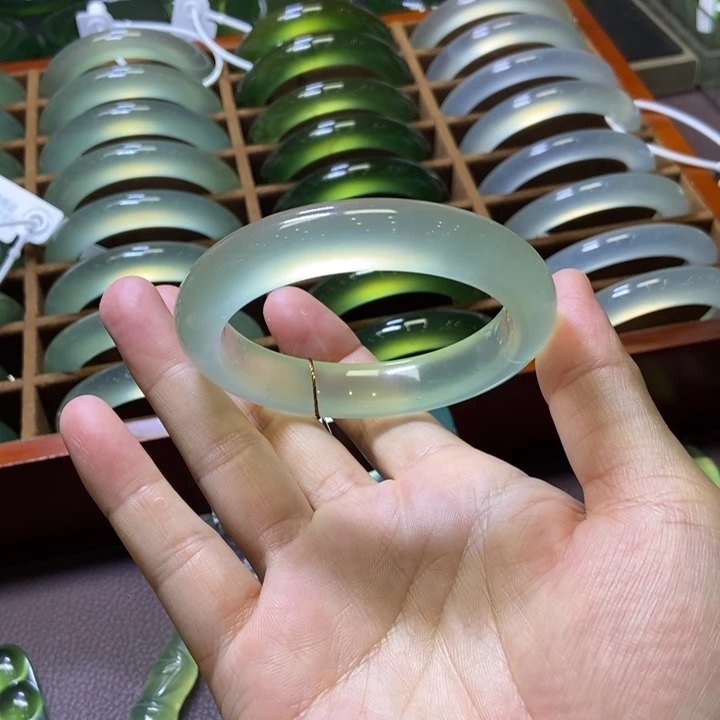 蛇纹石玉未镶嵌手镯57