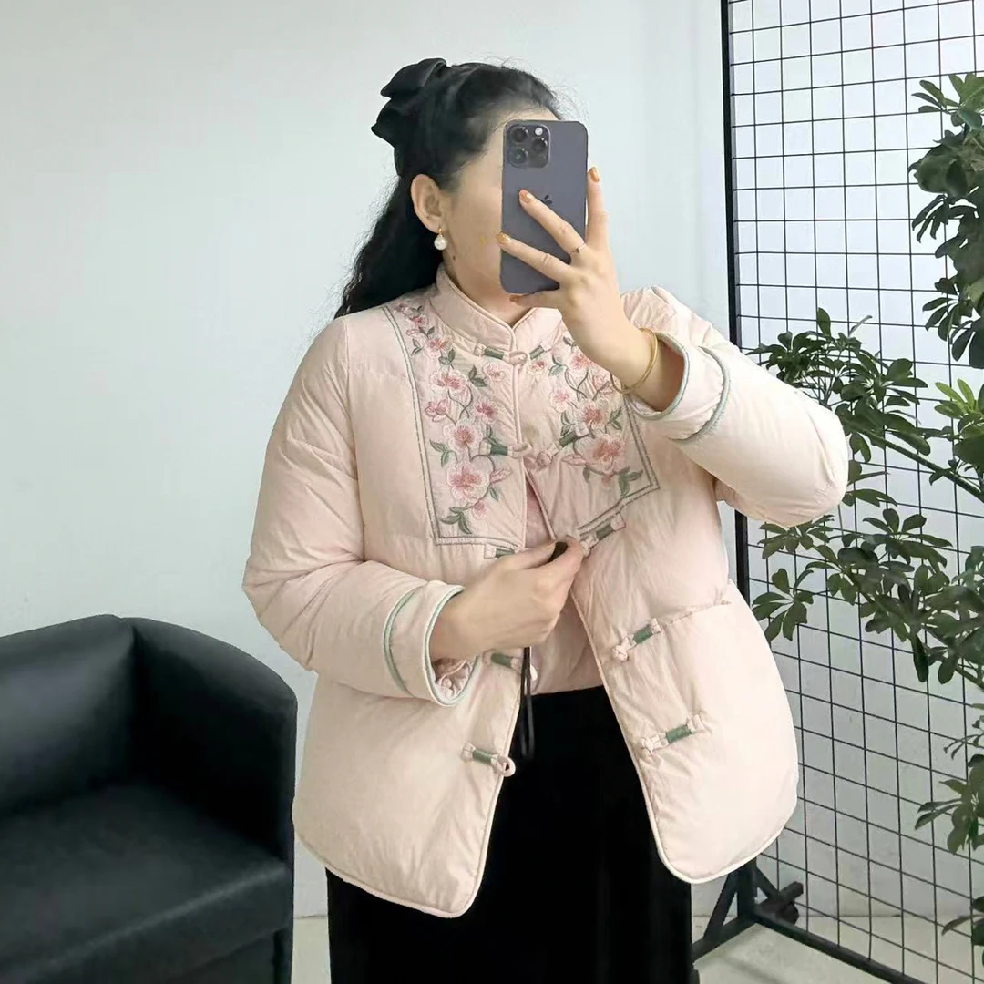 麻印女神国风立领刺绣盘扣短款羽绒服女2025冬季款宽松羽绒服外套