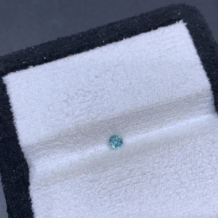 蓝宝石裸石未镶嵌弹*0.26克拉