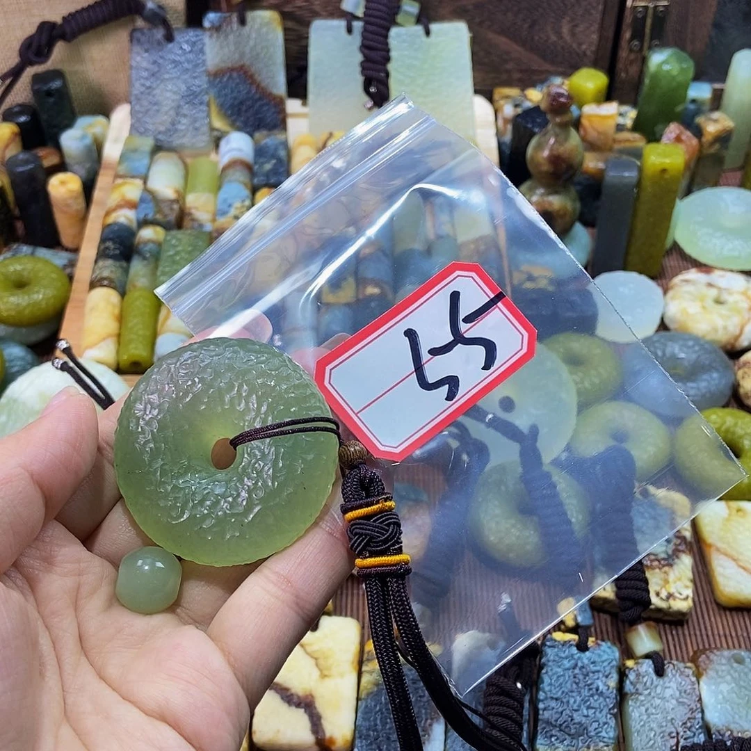 蛇纹石玉未镶嵌挂件w***.