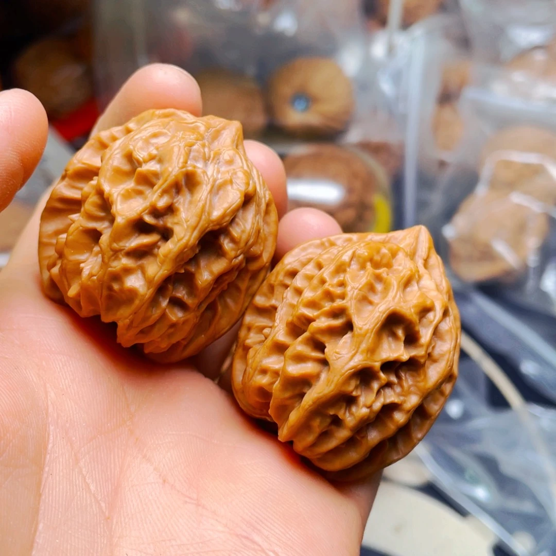 文玩核桃吊坠曹大龙一对