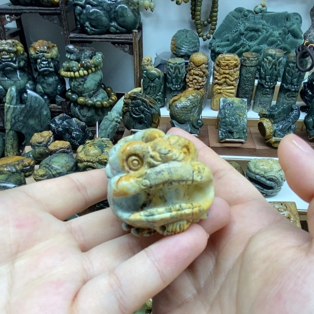 未镶嵌岫岩河磨玉（透闪石质玉）把件