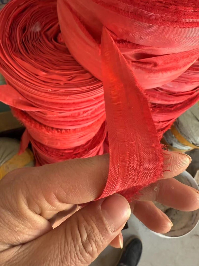 大红色布条雨披布结实耐磨耐风化红色耐磨耐风化5到7年
