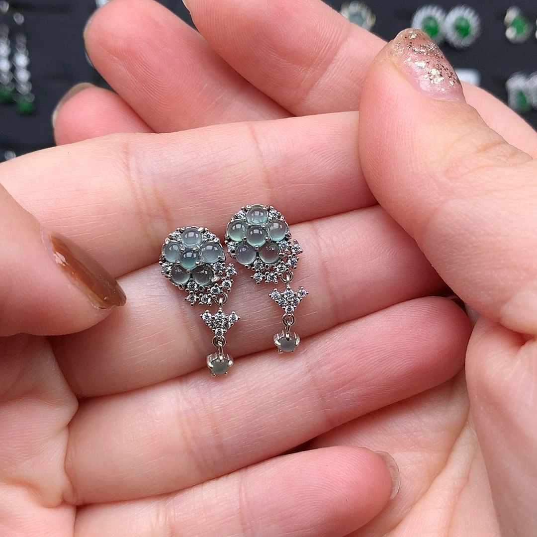 芷****翡翠银S925镶嵌耳饰