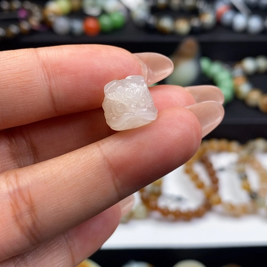 ****鑫和田玉未镶嵌颈饰