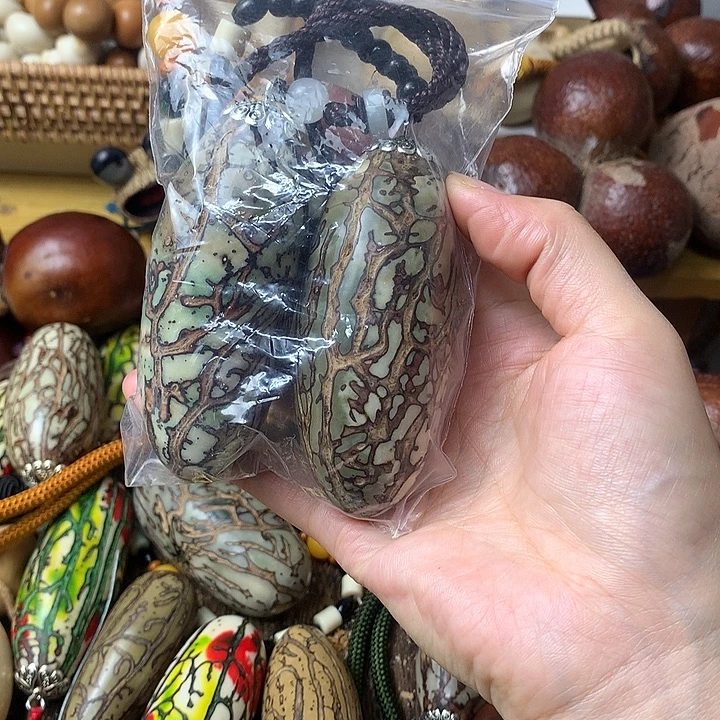 千眼菩提吊坠微瑕呲千眼两颗