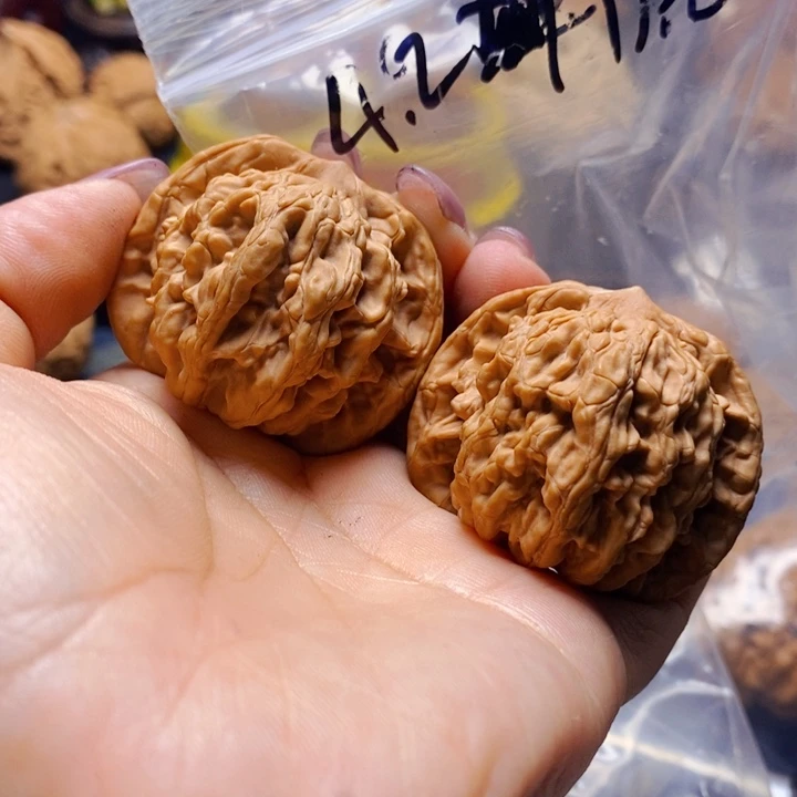 文玩核桃把件狮虎兽