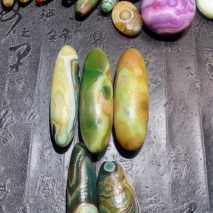 阳***后玛瑙/玉髓合金颈饰