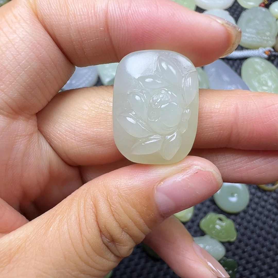 和田玉未镶嵌吊坠(赠链)卡24