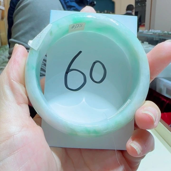 翡翠未镶嵌手镯060