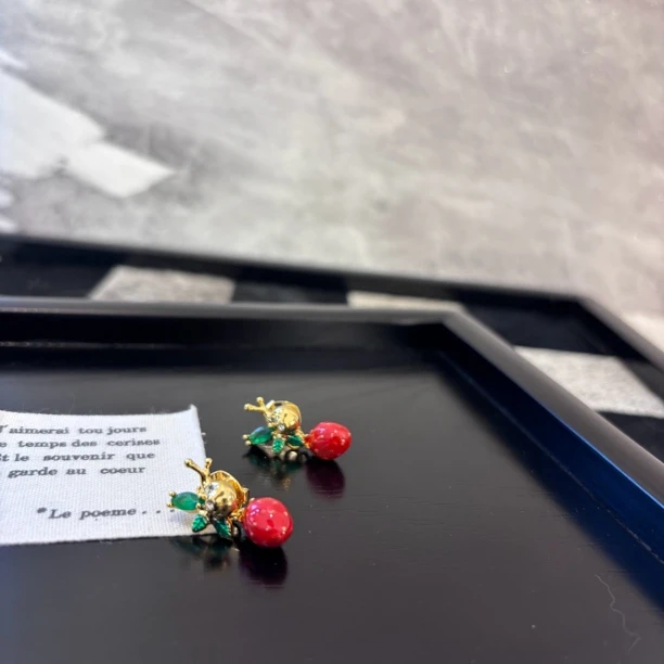 铜合金合成锆石耳饰 蜗牛草莓耳环EH2539