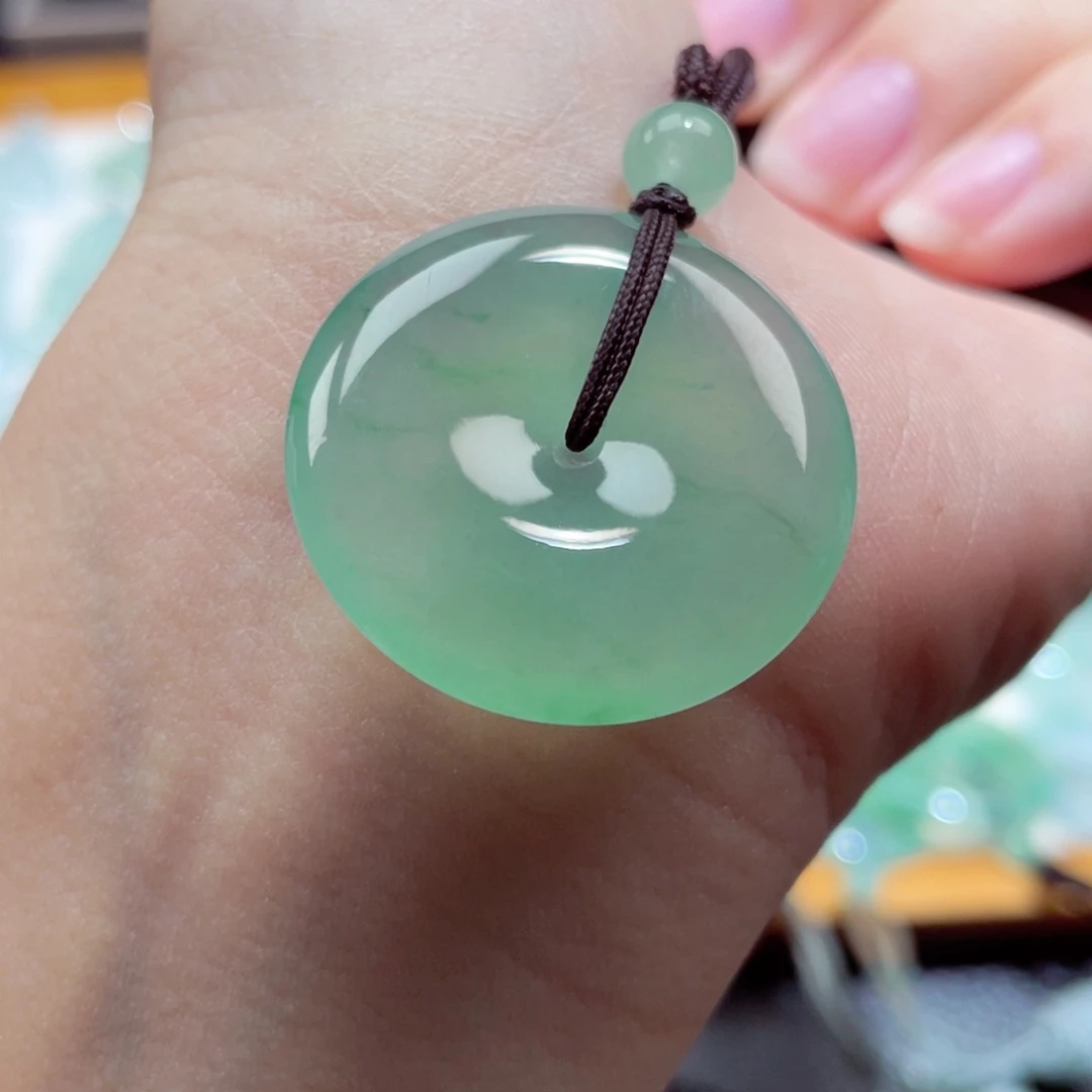 颈饰未镶嵌翡翠平安扣