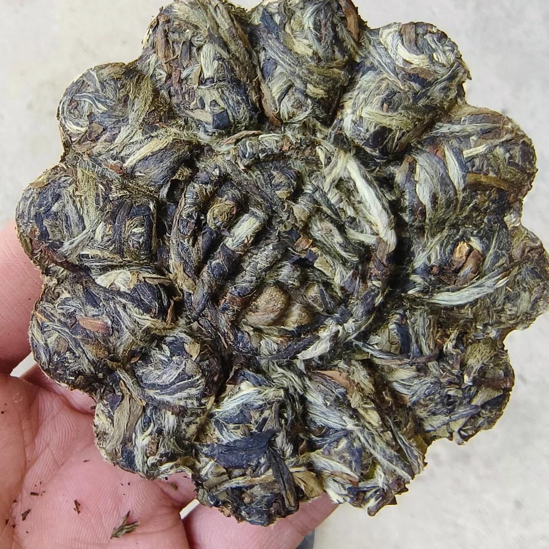 【小鑫推荐】福鼎白茶·2006年白毫银针花瓣饼