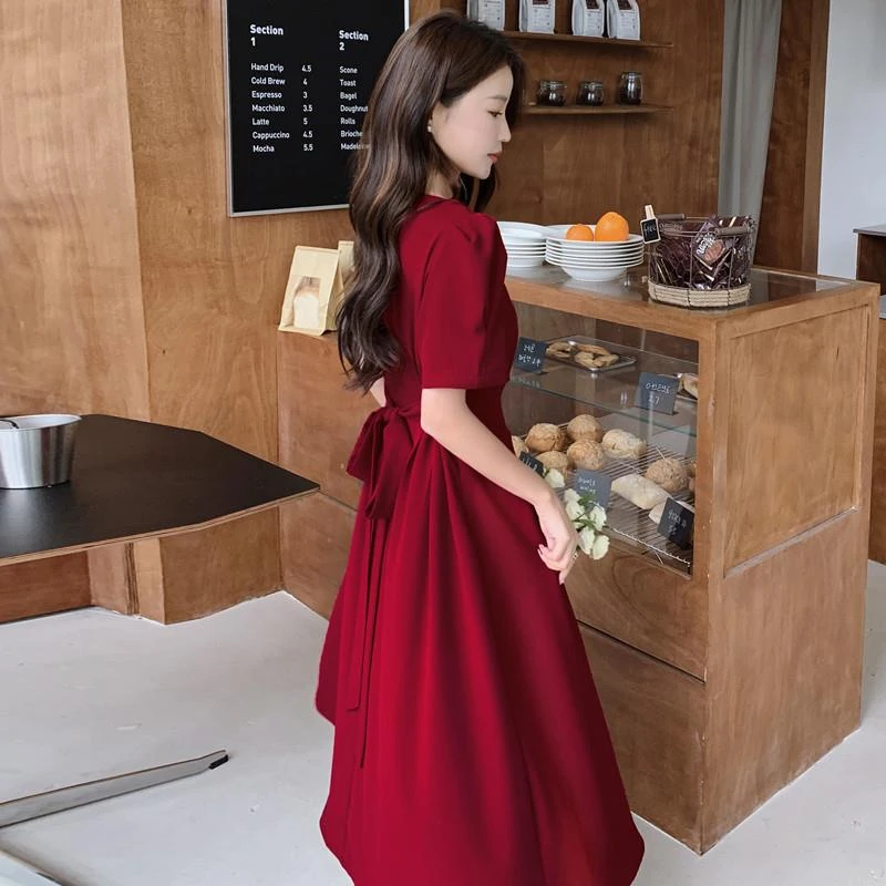红色法式方领连衣裙女夏2025新款高级感结婚新娘订婚礼服优雅长裙