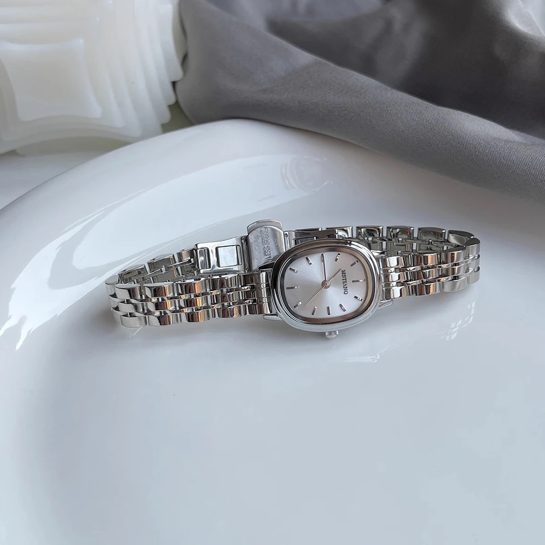 韩版潮流时尚椭圆形钢带女士手表学生上班族轻奢小巧气质石英女表