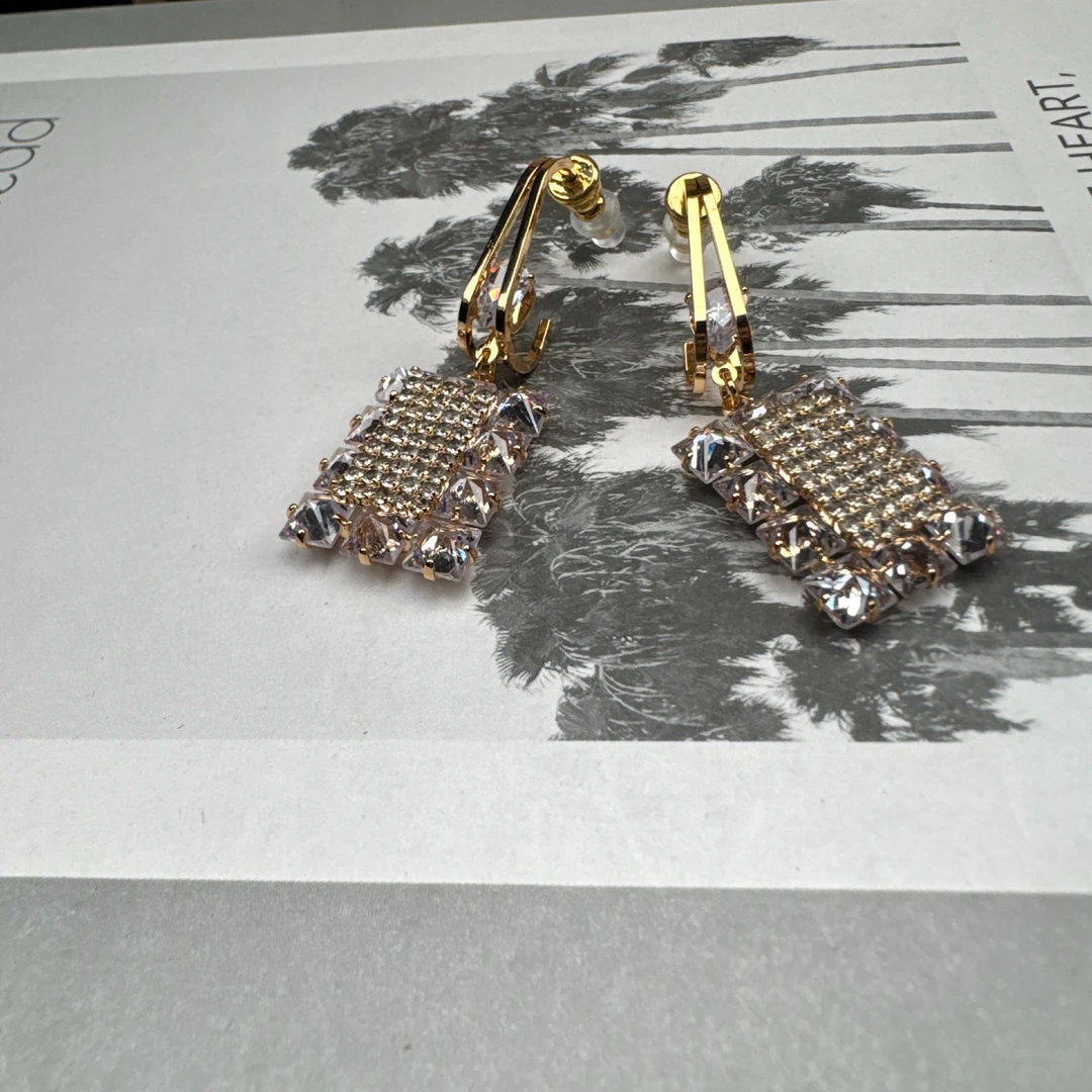 铜合金合成锆石耳饰 气质轻奢时尚百搭复古法式小众耳钉ed2414