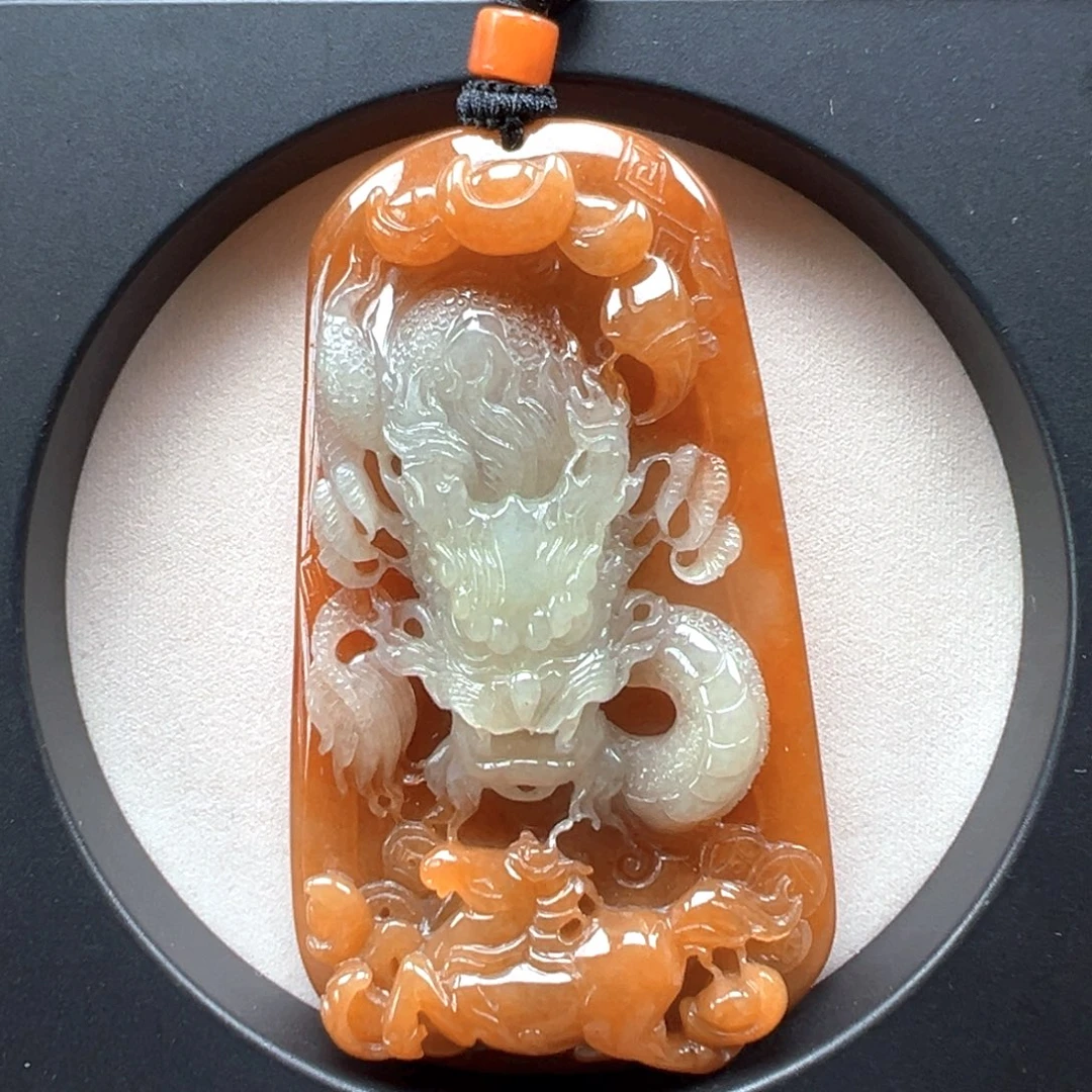 翡翠未镶嵌颈饰龙马精神