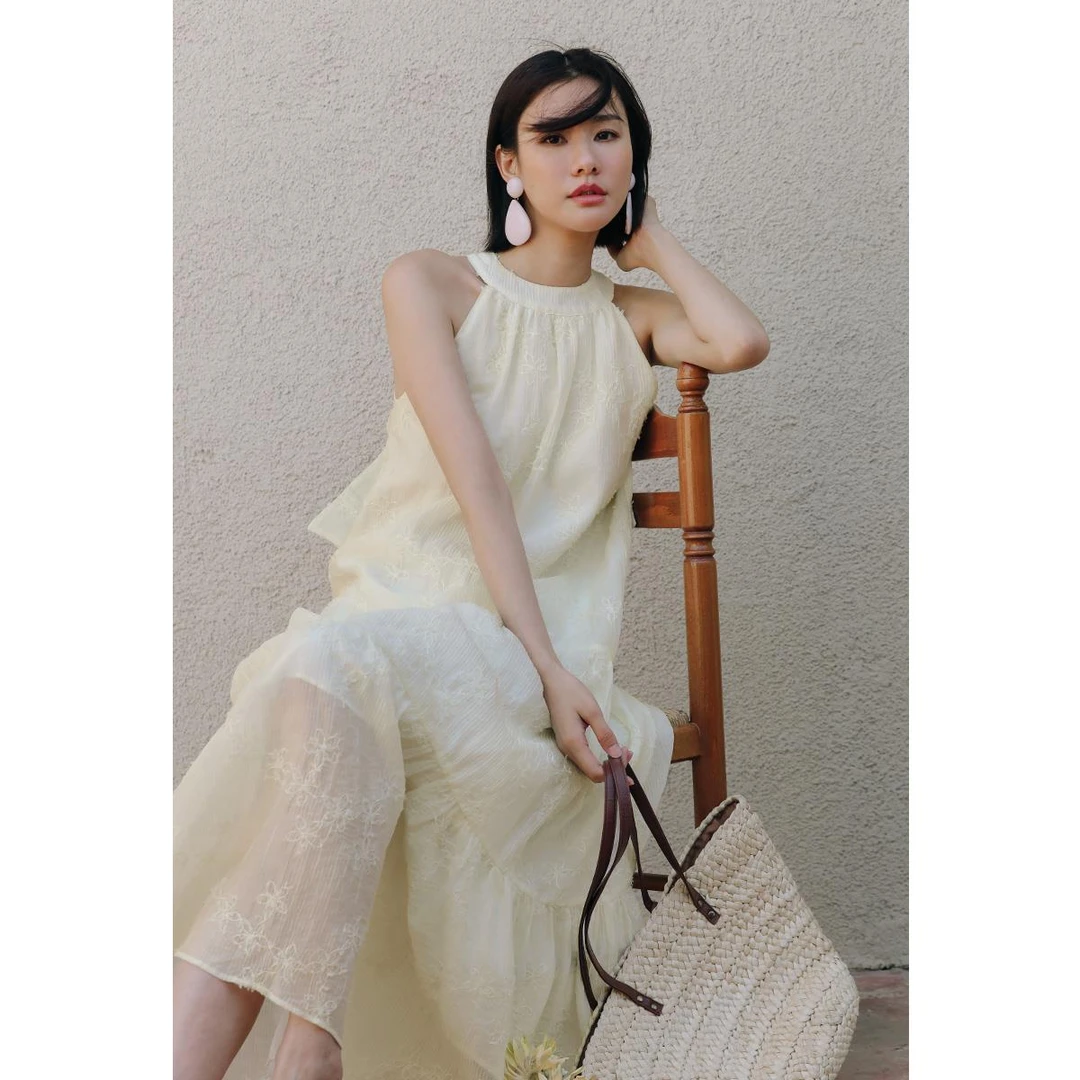 GIOIO法式挂脖连衣裙女夏超仙海边度假沙滩裙吊带长裙刺绣裙子
