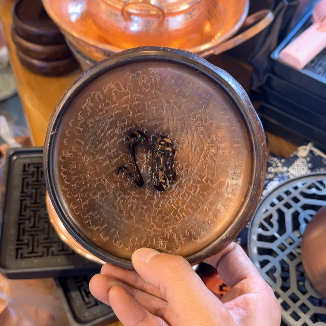 烟熏色壶承手工锻打工艺