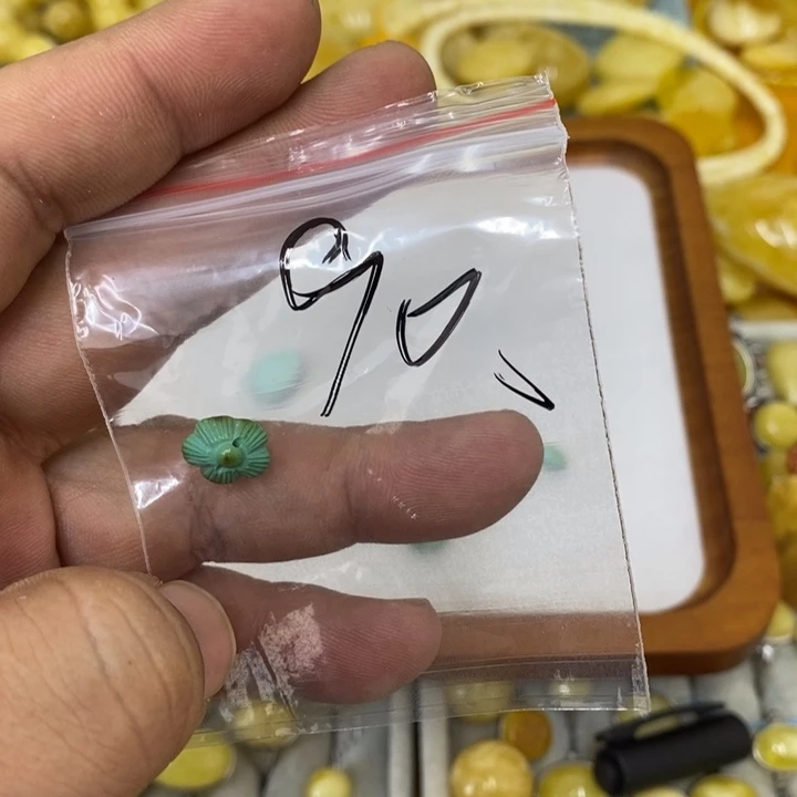 蜜蜡未镶嵌裸石吊坠