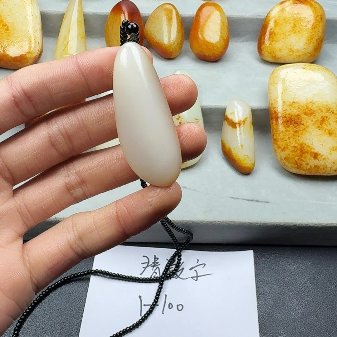 用***2和田玉未镶嵌颈饰