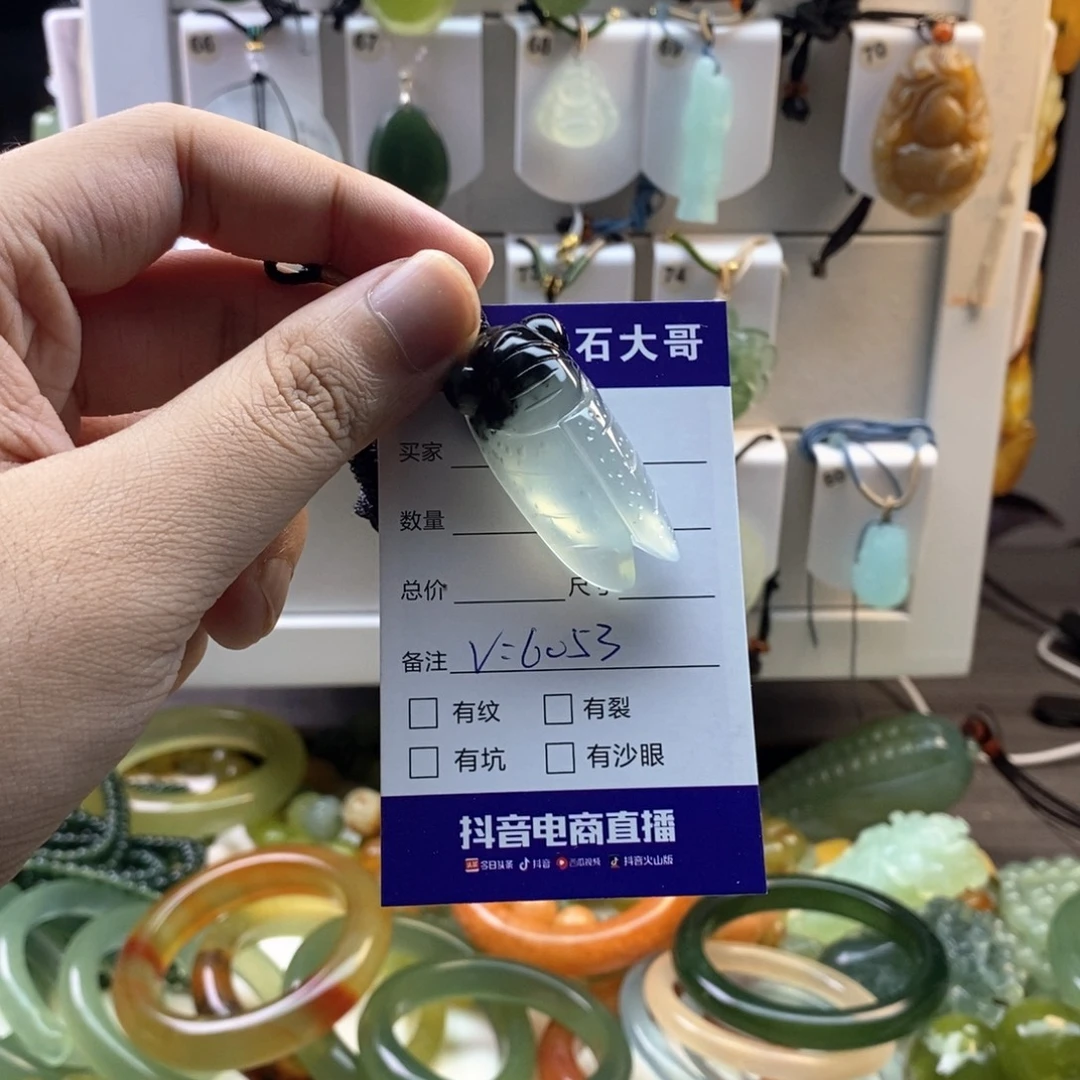 北***虾蛇纹石玉未镶嵌颈饰