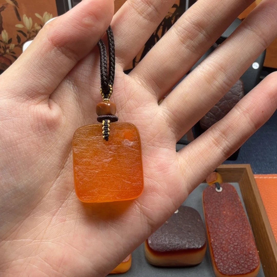 蜜蜡未镶嵌吊坠(赠链)