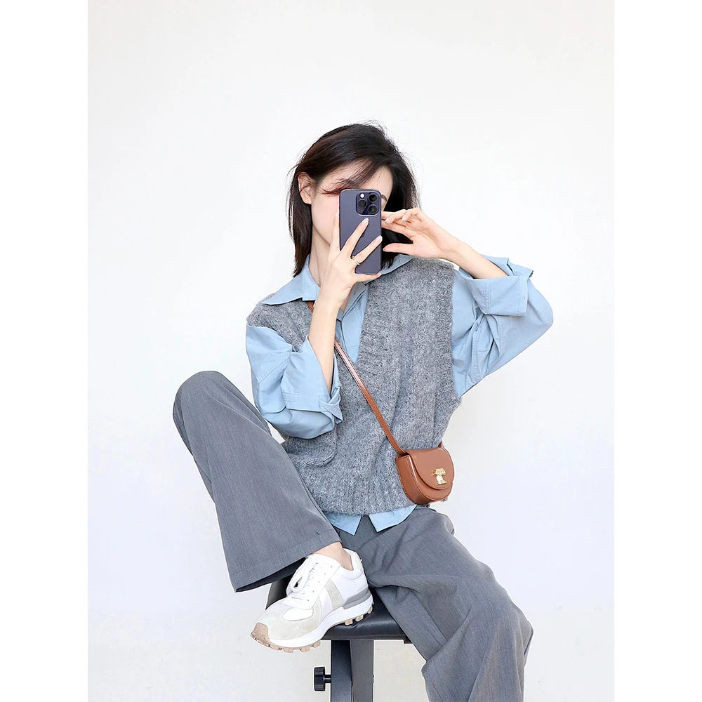 灰色v领针织马甲背心女2025春秋新款韩系慵懒风套头宽松叠穿毛衣