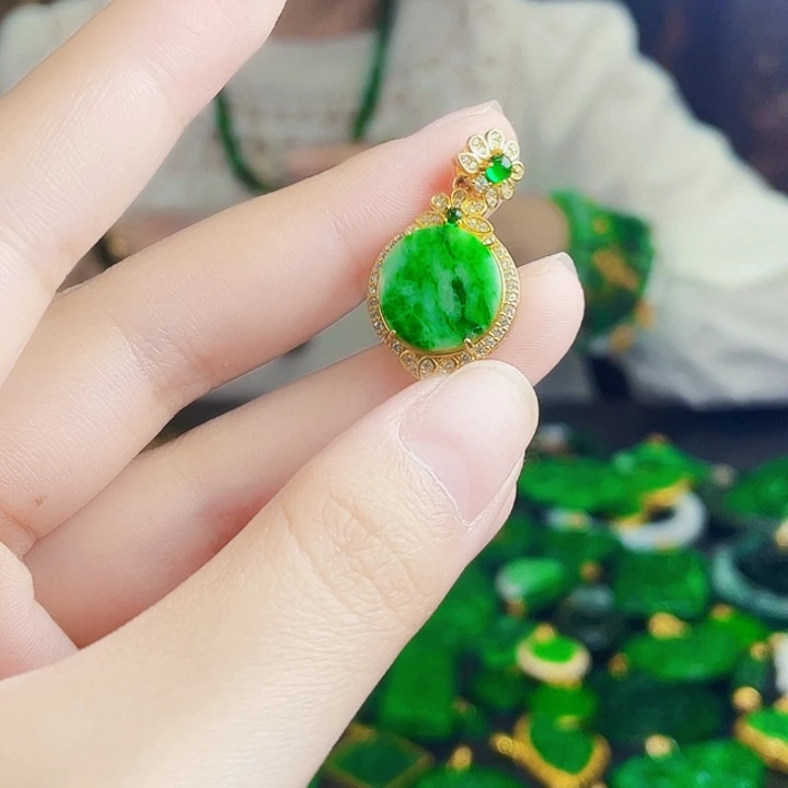 颈饰银S925镶嵌翡翠多样性